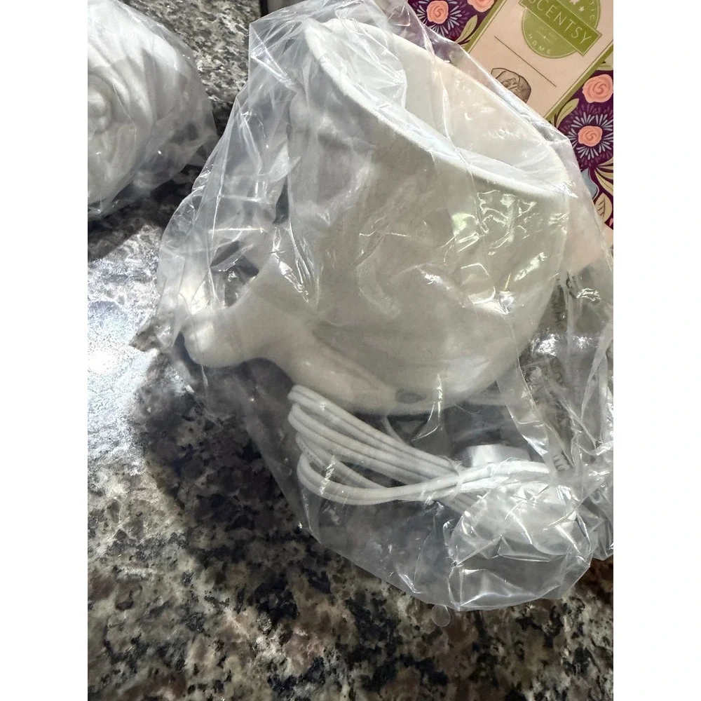 Scentsy Pug Warmer White Crackle Glaze Ceramic Electric Wax Melter Full Size Dog